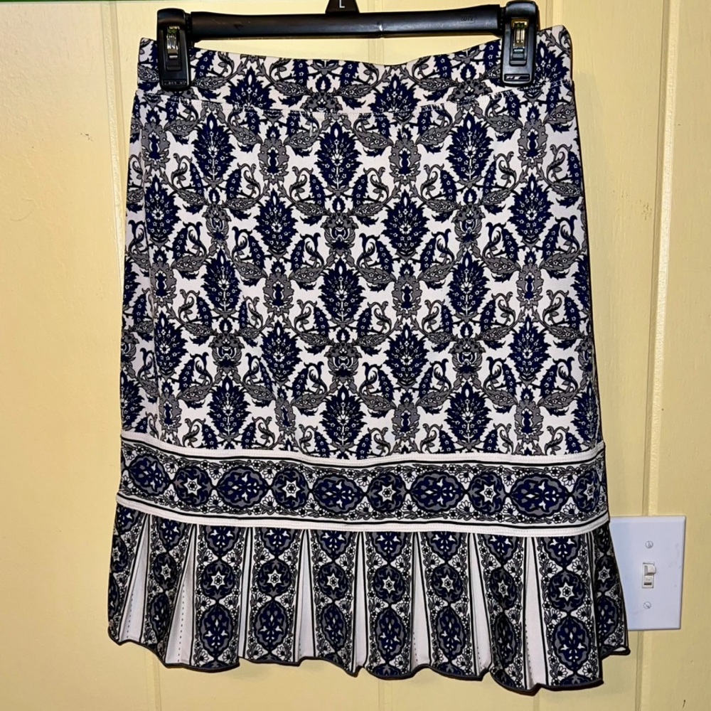 Max Studio Navy & Cream Print Design Ruffle Flowy Trim Skirt Size S - Picture 5 of 9